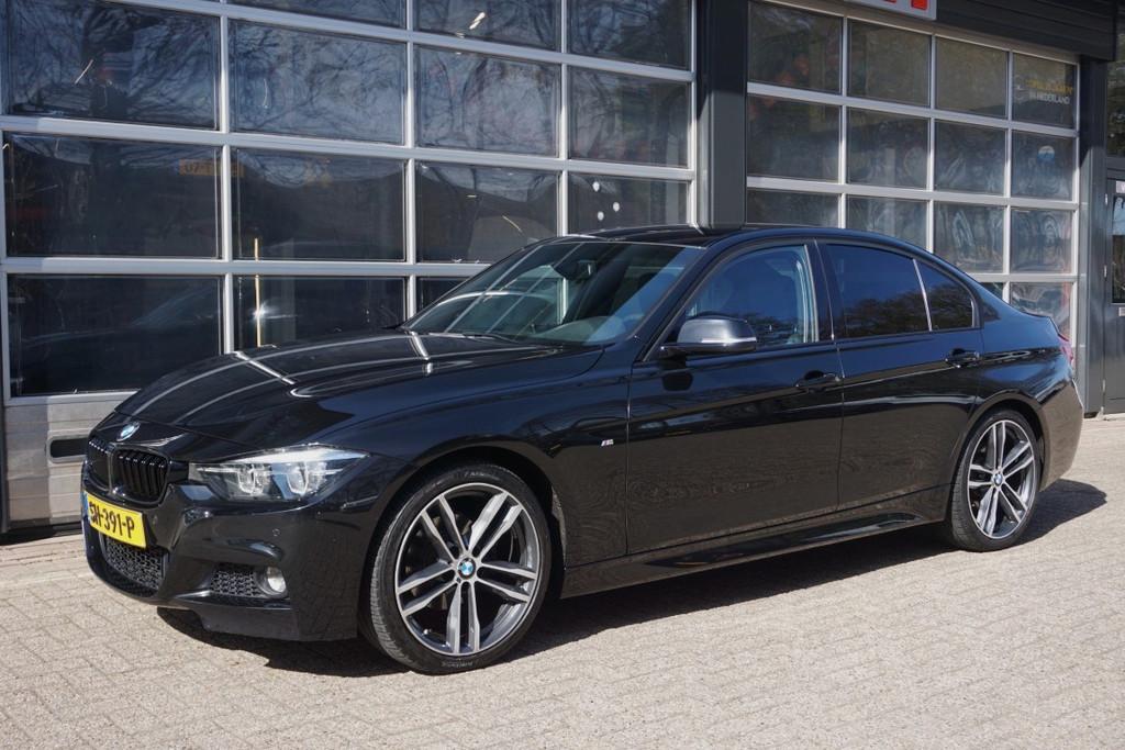 BMW 3 Serie 318i Edition M Sport Shadow High Executive, Auto's, Automaat, Gebruikt, Zwart, 3 cilinders