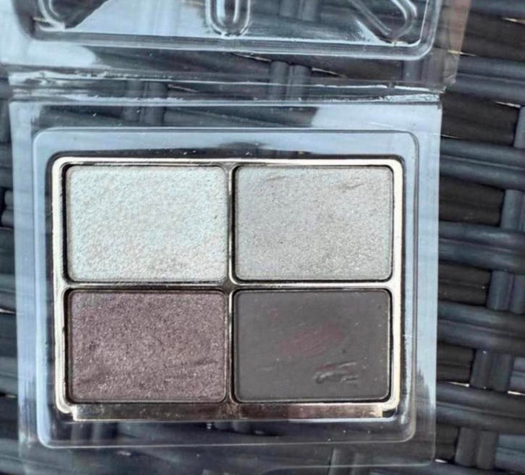 Oogschaduw paillette Estee Lauder 05 grey haze pure color, Ophalen of Verzenden, Zo goed als nieuw, Grijs, Ogen