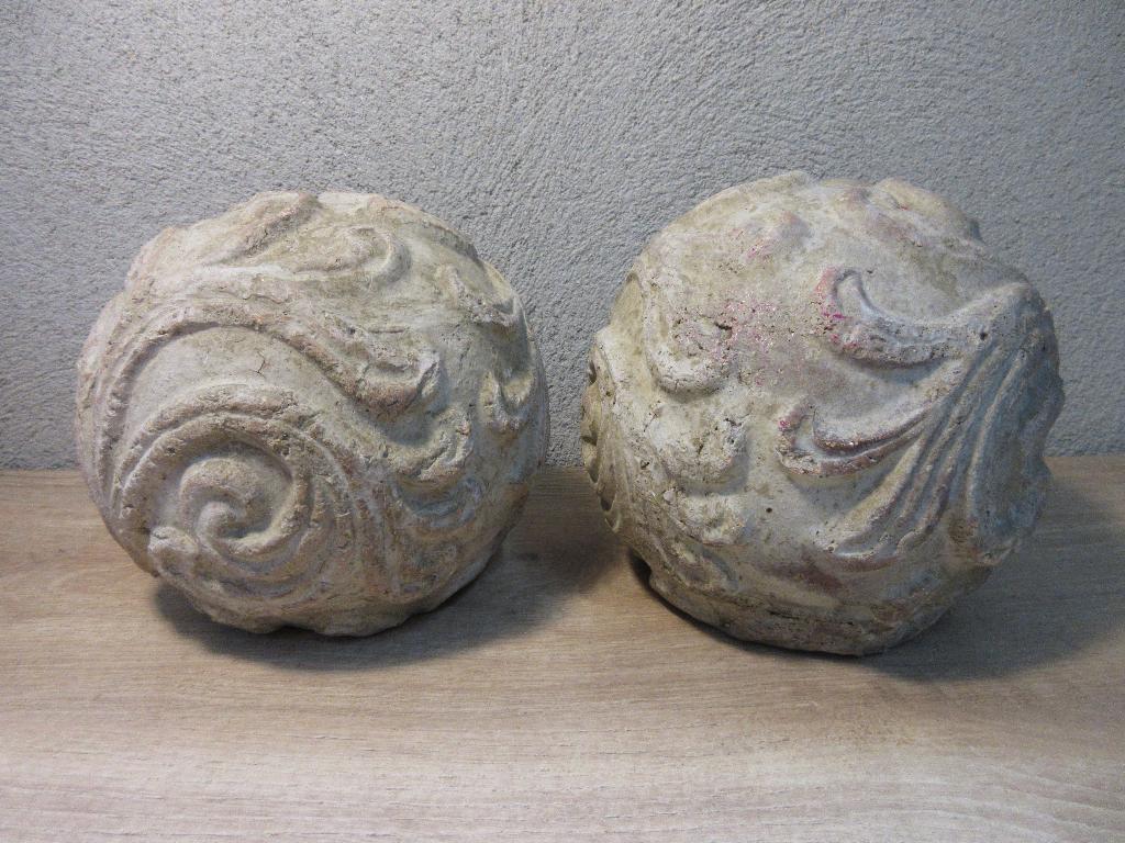 Aardewerk decoratie ballen stenen bollen brocante, Tuin en Terras, Tuinbeelden, Ophalen of Verzenden, Gebruikt, Overige materialen
