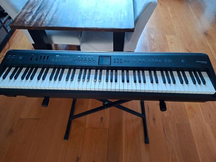 Roland FP-E50 keyboard met draagtas, Muziek en Instrumenten, Keyboards, Ophalen of Verzenden