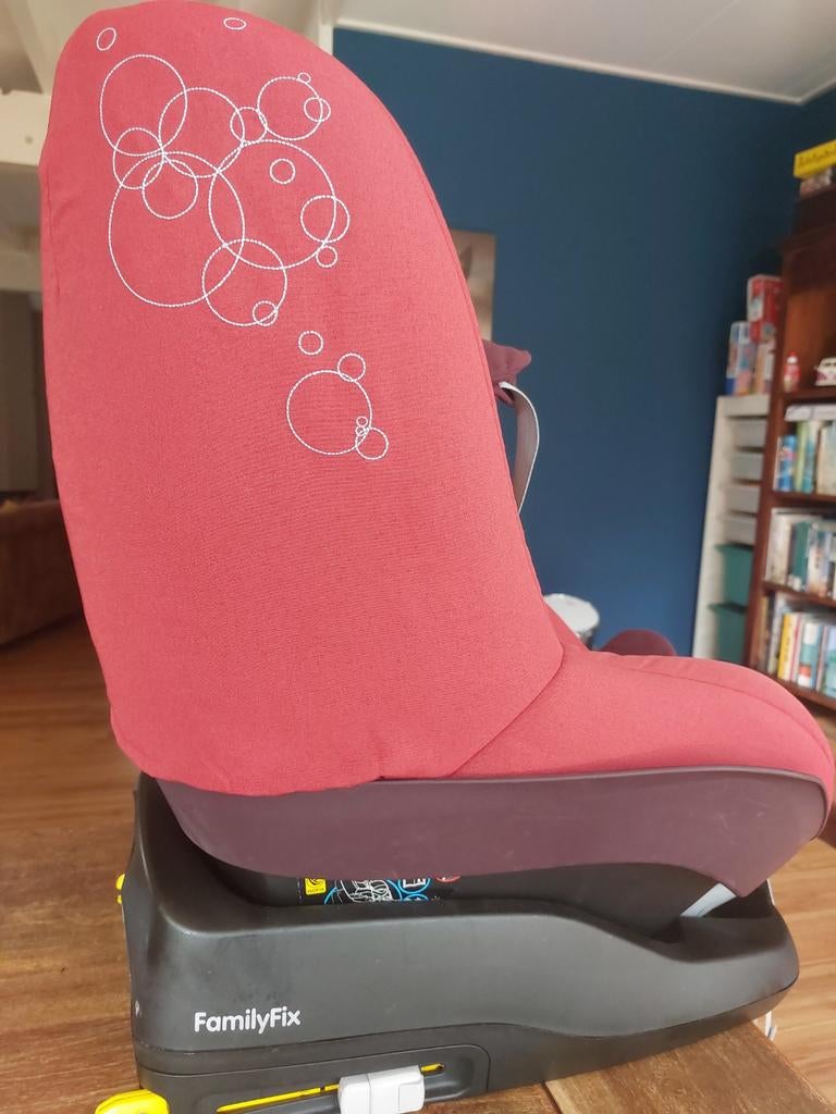Maxi Cosi Pearl autostoel op FamilyFix base, Ophalen, Verstelbare rugleuning, Gebruikt, 9 t/m 18 kg