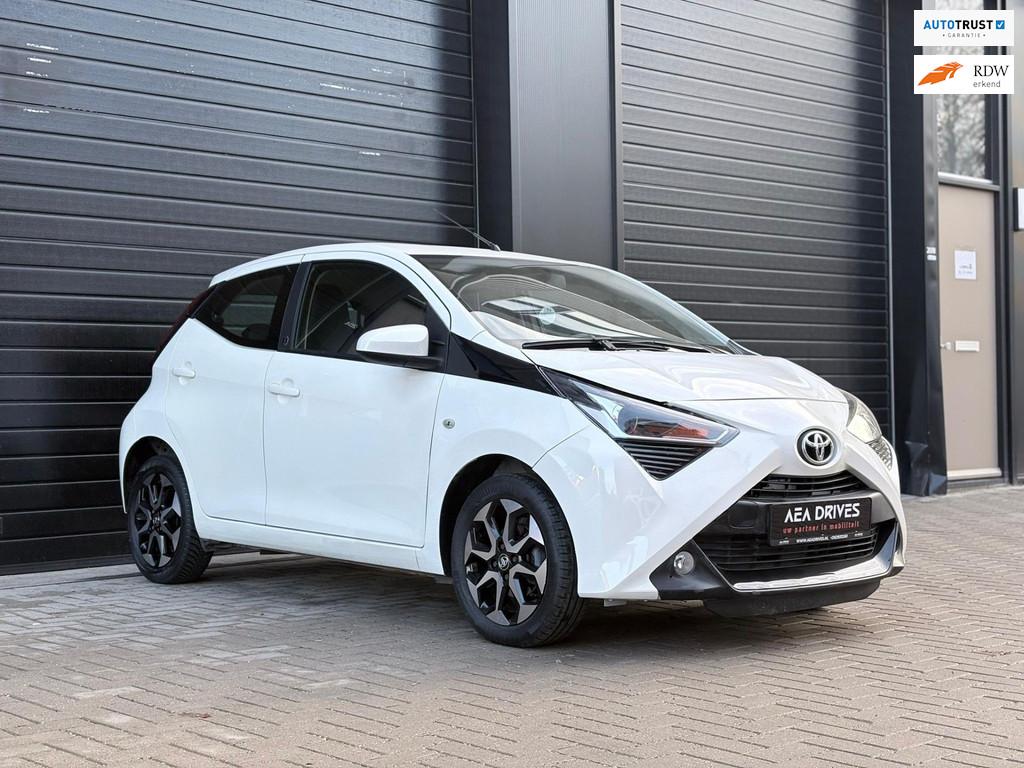 Toyota Aygo | 53.160 km | Apple CarPlay | Camera | Airco | C, Stof, Overige carrosserieën, 4 stoelen, Wit