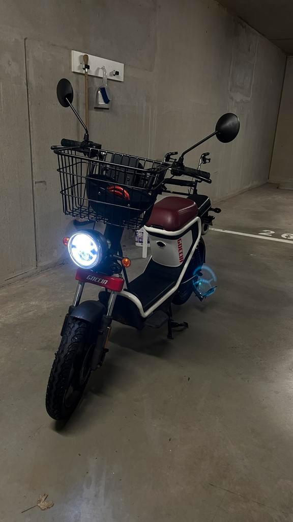 AGM Goccia DEV 1000 zwart,wit en bordo rode snorfiets, Fietsen en Brommers, Scooters | Overige merken, Gebruikt, Maximaal 25 km/u