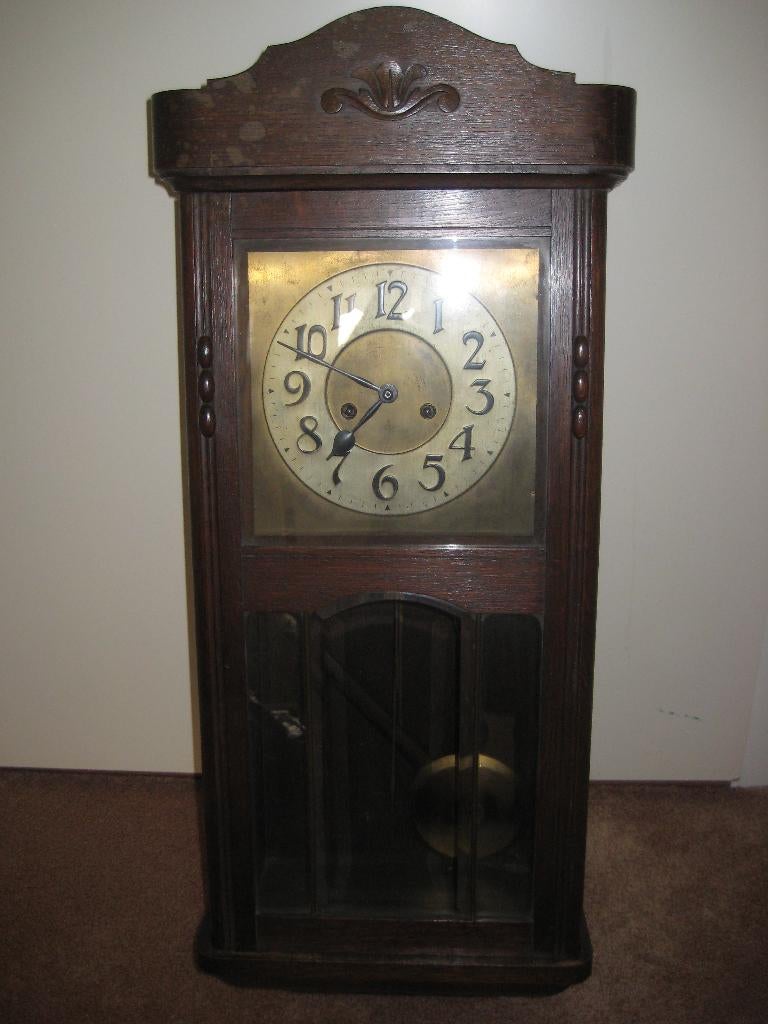 Eiken Gustav Becker klok. Trio gong + sleutel., Ophalen