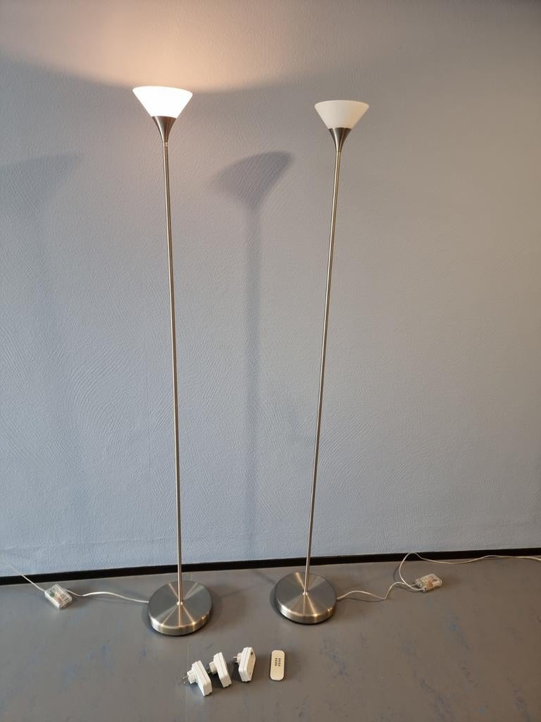 2 D&T light lampen met afstandsbediening, Huis en Inrichting, Lampen | Vloerlampen, Ophalen, Zo goed als nieuw, 150 tot 200 cm