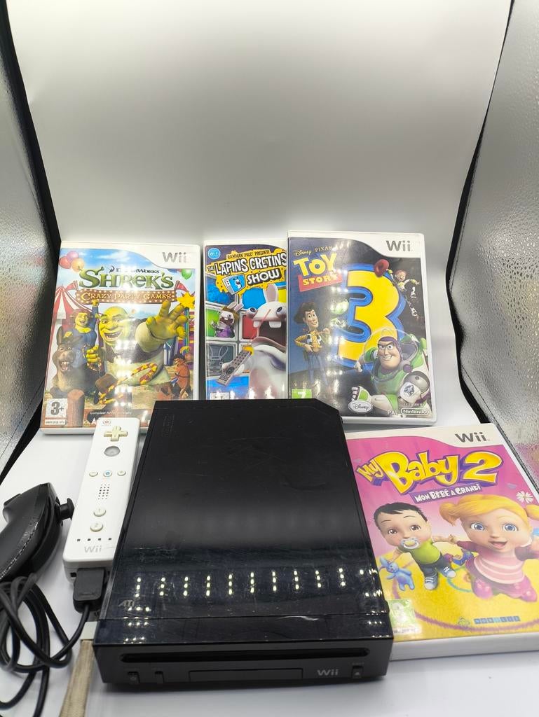 Complete Zwarte Wii met Controller, Nunchuck en 4 Games, Spelcomputers en Games, Games | Nintendo Wii, Nintendo, Gebruikt, Overige genres