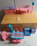 Poppenhuis meubeltjes plastic, Ophalen of Verzenden, Zo goed als nieuw