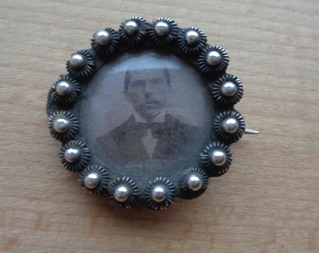 antiek zilveren foto broche met Zeeuwse knopjes [885], Sieraden, Tassen en Uiterlijk, Antieke sieraden, Ophalen of Verzenden, Zilver