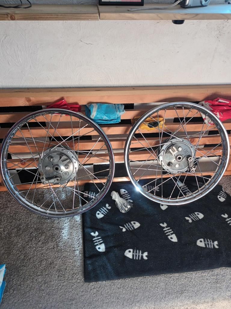 17 inch velgen met Campagnolo naven en klaverblad spaken, Fietsen en Brommers, Brommeronderdelen | Kreidler, Verzenden, Gebruikt