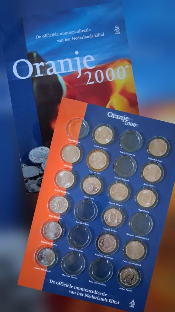 Oranje 2000 - album met 16 zilveren voetbalmunten, Verzamelen, Sportartikelen en Voetbal, Ophalen of Verzenden, Zo goed als nieuw
