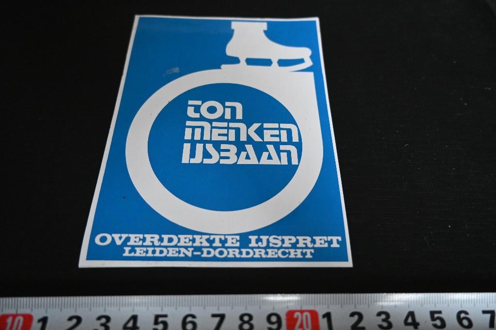 sticker Leiden Dordrecht TON MENKEN IJSBAAN overdekte Ijspre, Ophalen, Zo goed als nieuw