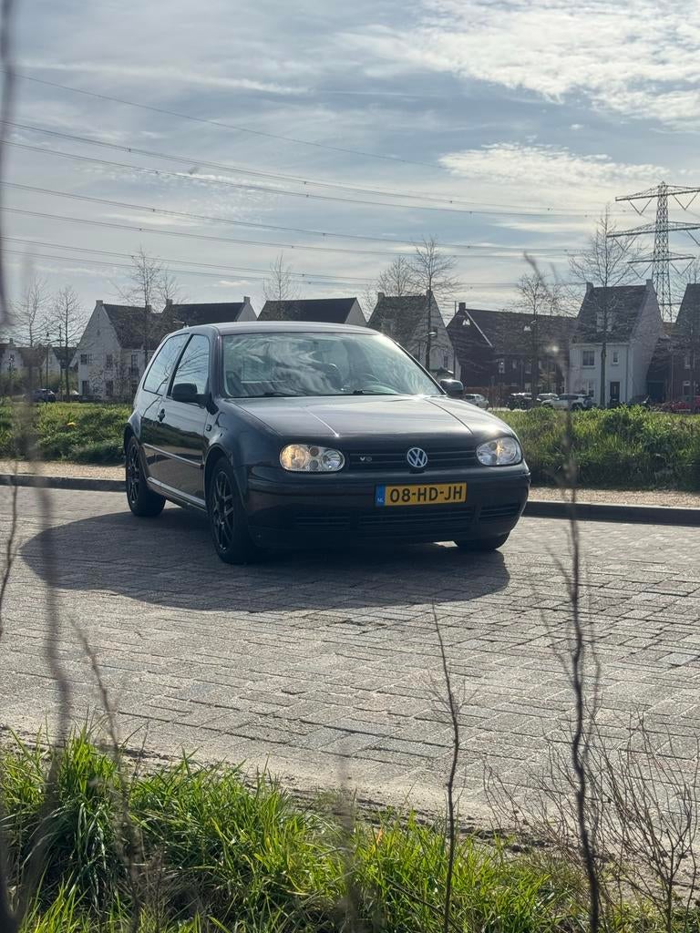 Volkswagen Golf 2.3 V5 125KW 2001 Zwart, Auto's, Volkswagen, Voorwielaandrijving, Zwart, 170 pk, 1500 kg