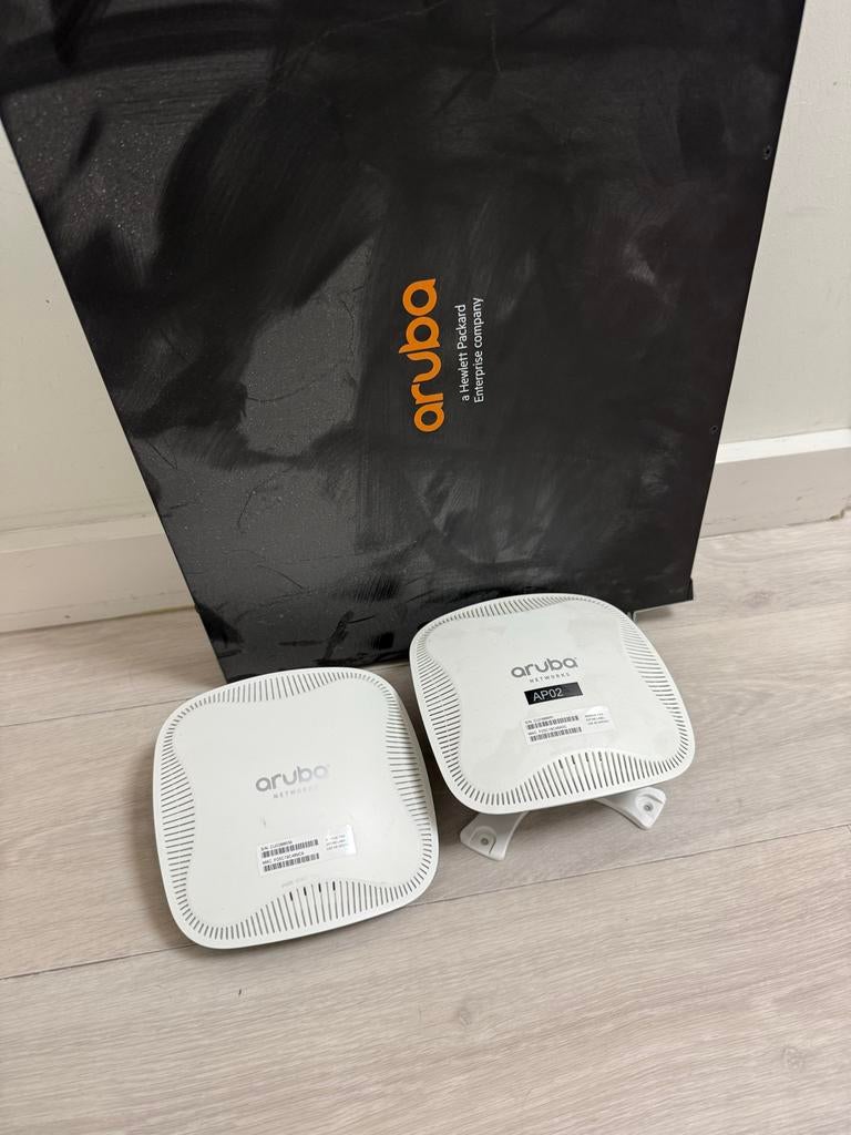 Aruba switch voor klein bedrijf - J9773A, Computers en Software, Netwerk switches, Ophalen of Verzenden, Gebruikt