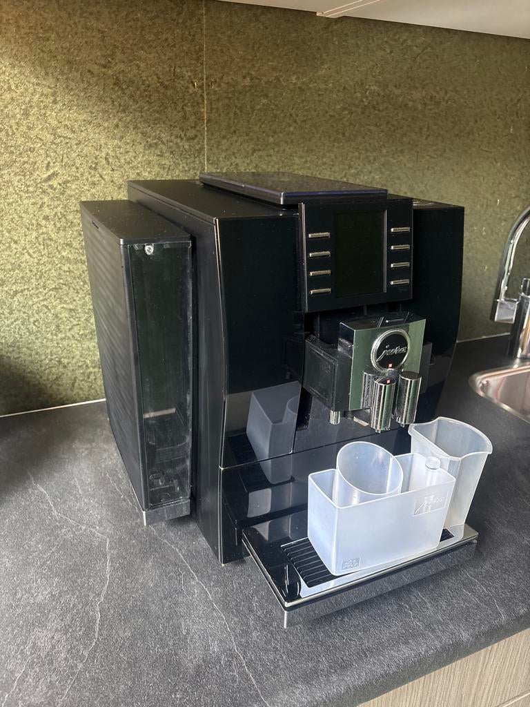 Jura Z6 koffiemachine met onderhoudsboek, Witgoed en Apparatuur, Koffiezetapparaten, Afneembaar waterreservoir, Gebruikt, Koffiemachine