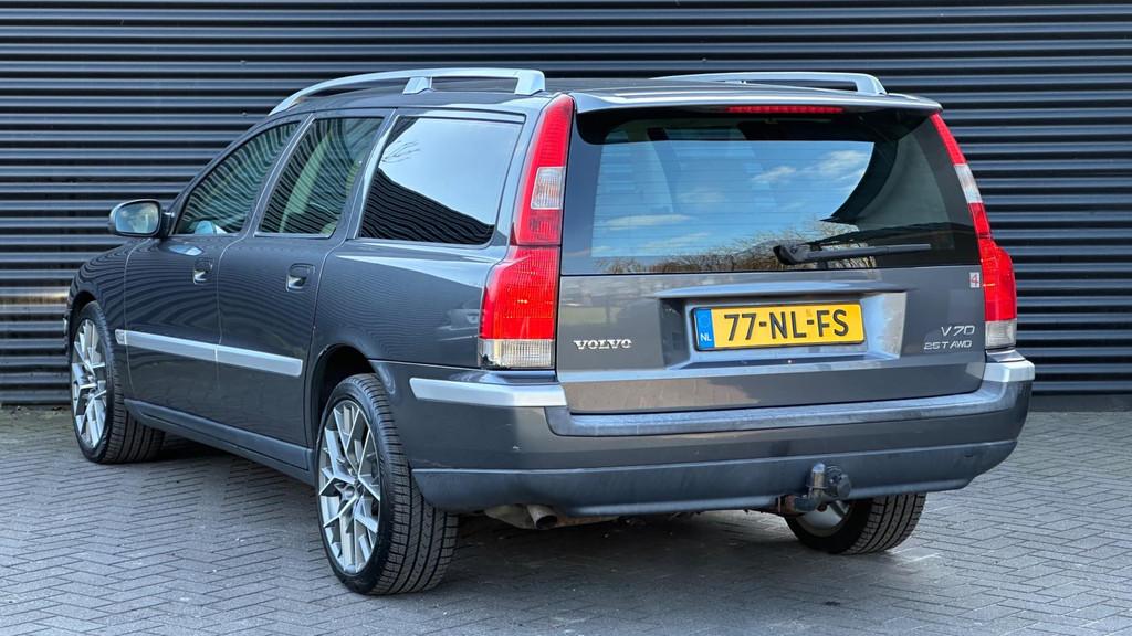 Volvo V70 2.5 T AWD Geartronic Titanium | Leder | Xenon | Tr, Automaat, Beige, 2521 cc, Vierwielaandrijving