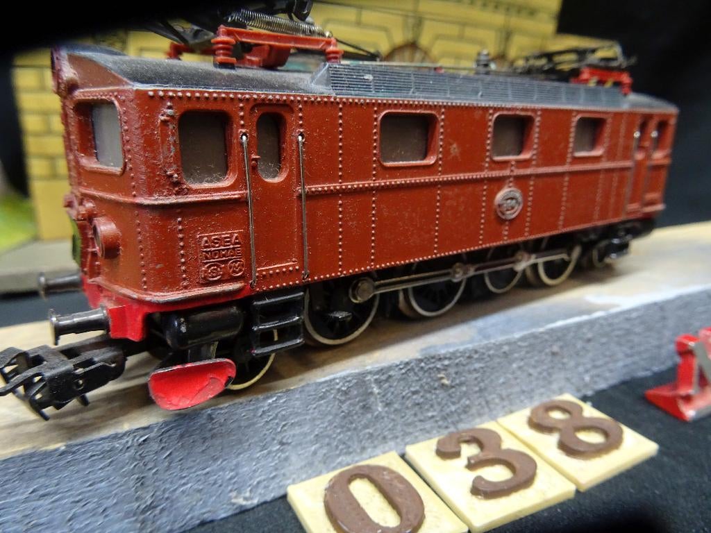 038=Marklin 3030 stangen loc van de Zweedse spoorwegen.144, Wisselstroom, Gebruikt, Locomotief, Ophalen of Verzenden