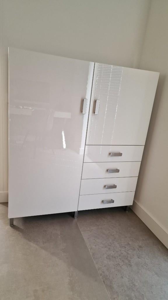 Te koop kast, Huis en Inrichting, Kasten | Kledingkasten, Ophalen, 100 tot 150 cm, Zo goed als nieuw, 25 tot 50 cm