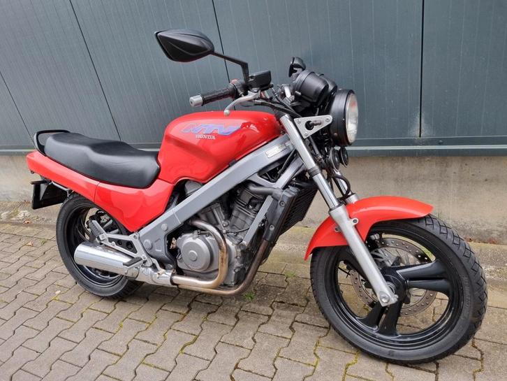 Honda NTV 650 + garantie & beurt, Motoren, Motoren | Honda, Bedrijf, Naked bike, meer dan 35 kW, 2 cilinders, Motorrijbewijs A