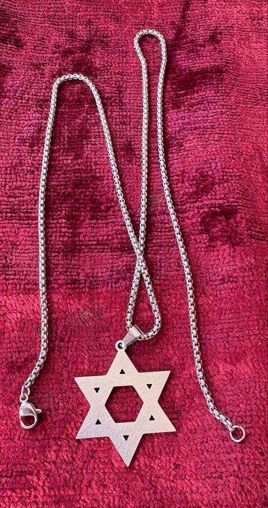 Zilverkleurige ketting met Davidster hanger, Ophalen of Verzenden, Zo goed als nieuw, Zilver, Overige materialen