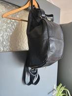 Zwarte leren rugtas met gouden ritsen en pistool detail, Ophalen of Verzenden, Zo goed als nieuw, Overige merken