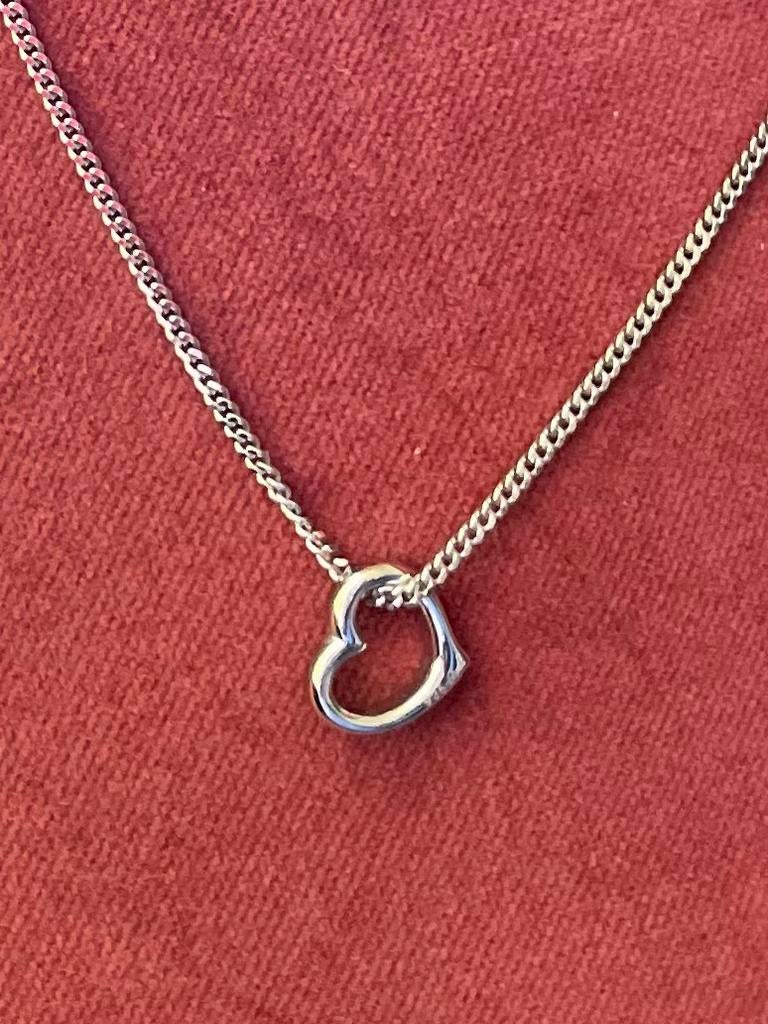 Zilveren ketting met zilveren hartjes bedel, Ophalen of Verzenden, Zo goed als nieuw, Zilver