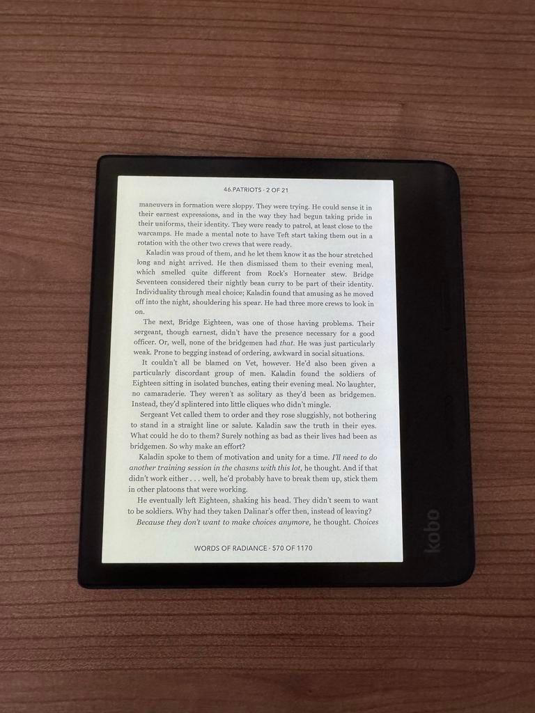 Kobo Sage eReader - met zwart magnetisch Kobo hoesje, Computers en Software, E-readers, 8 inch, Ophalen of Verzenden, Zo goed als nieuw