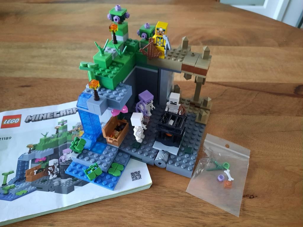Lego minecraft the Skeleteon Dungeon nummer 21189, Ophalen of Verzenden, Zo goed als nieuw