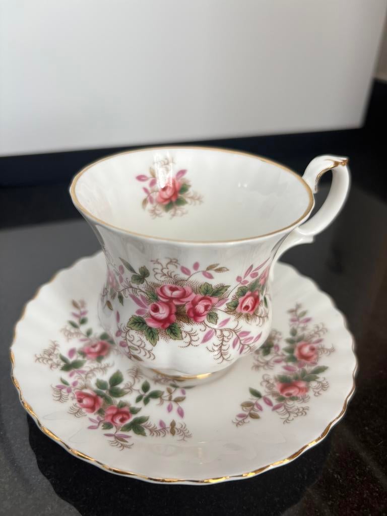 ROYAL ALBERT LAVENDER ROSE KOPJE& schotel, Ophalen