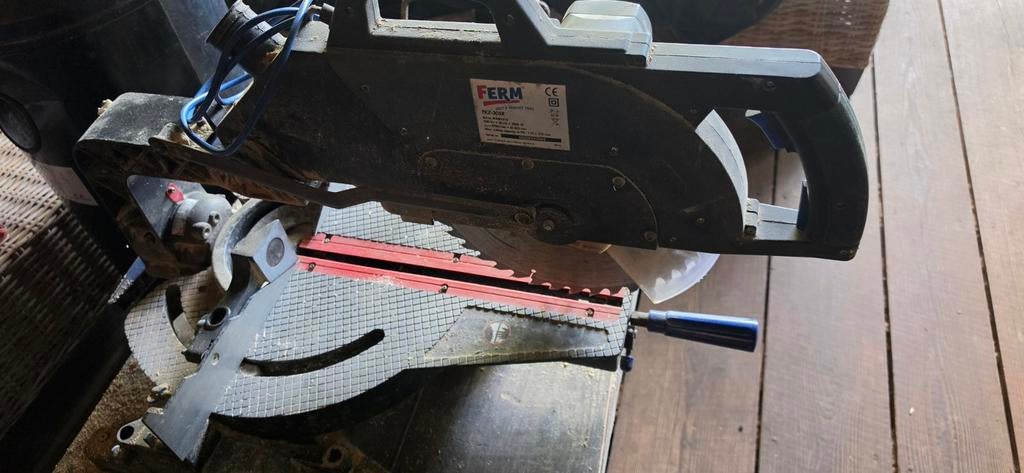 Grote radiaalzaag van het merk Ferm, Ophalen, Gebruikt, 70 mm of meer, Afkortzaag