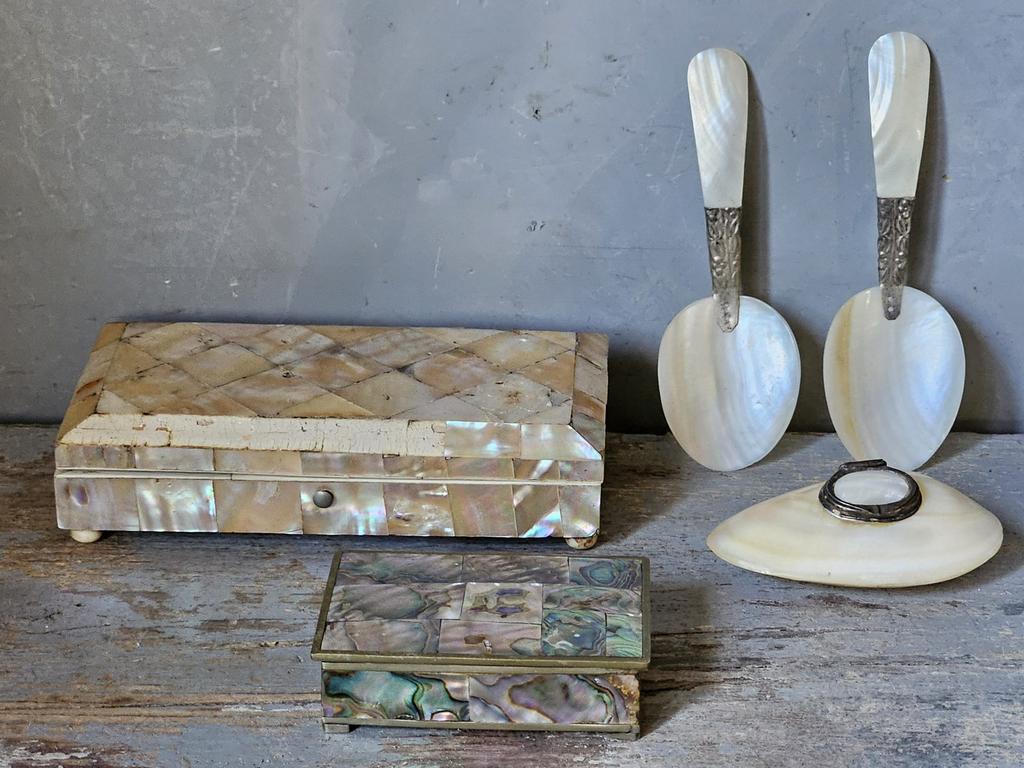 Parelmoer setje doosjes / lepels / byoux doosje, Antiek en Kunst, Curiosa en Brocante, Ophalen of Verzenden