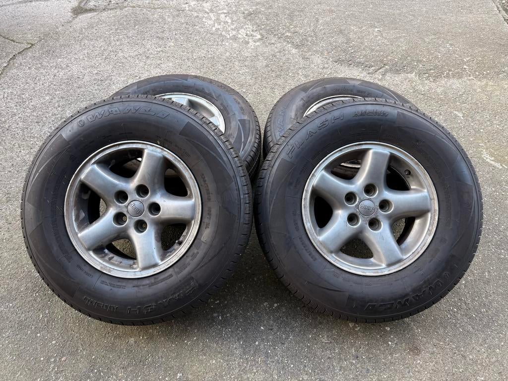 Originele Jeep Wrangler velgen set met 235/75 R15 banden, Gebruikt, 15 inch, Banden en Velgen, Ophalen of Verzenden