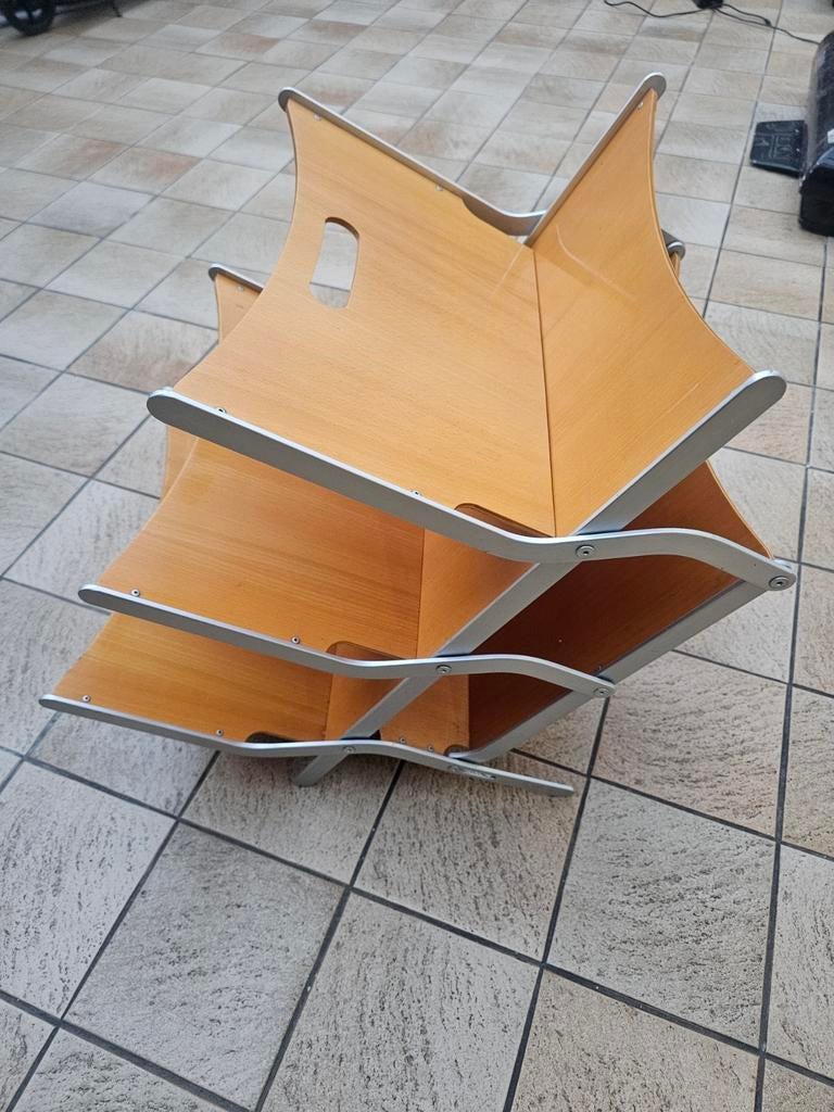 Dit is een Ycami Press opvouwbaar tijdschriftenrek uit Itali, Ophalen of Verzenden