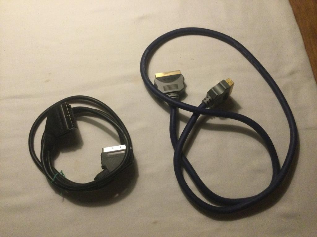 Twee scartkabel, Audio, Tv en Foto, Audiokabels en Televisiekabels, Ophalen of Verzenden, Zo goed als nieuw, Minder dan 2 meter