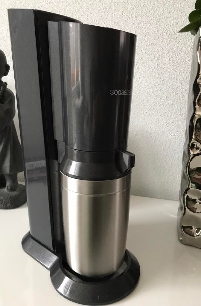 Sodastream Crystal black titanium + cylinder, Witgoed en Apparatuur, Ophalen, Gebruikt