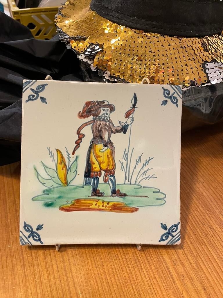 Oud wandtegeltje met ophangmechanisme, Ophalen of Verzenden