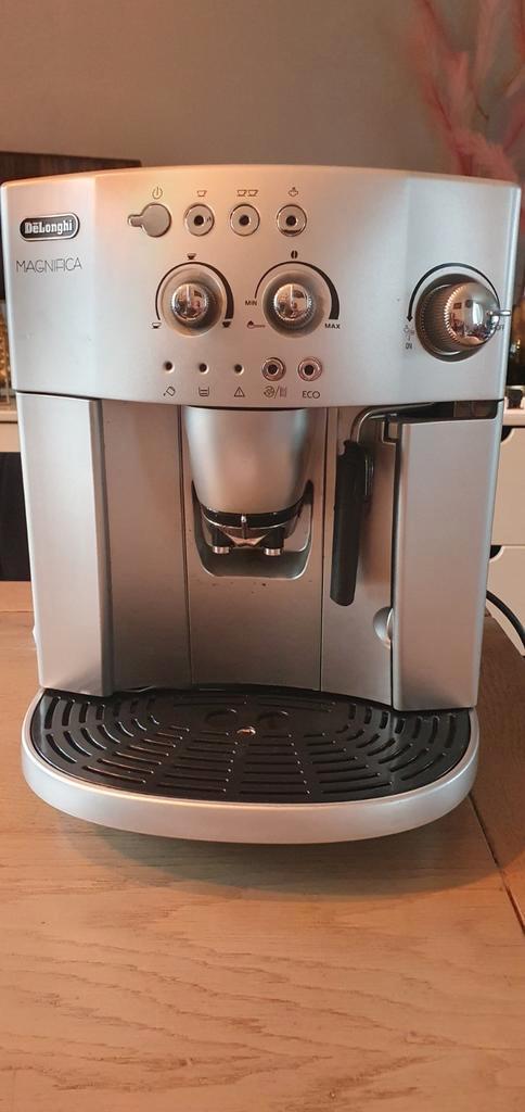 De'Longhi Magnifica ESAM 4200 S Volautomatische Espressomach, Witgoed en Apparatuur, Koffiezetapparaten, Gebruikt, Gemalen koffie