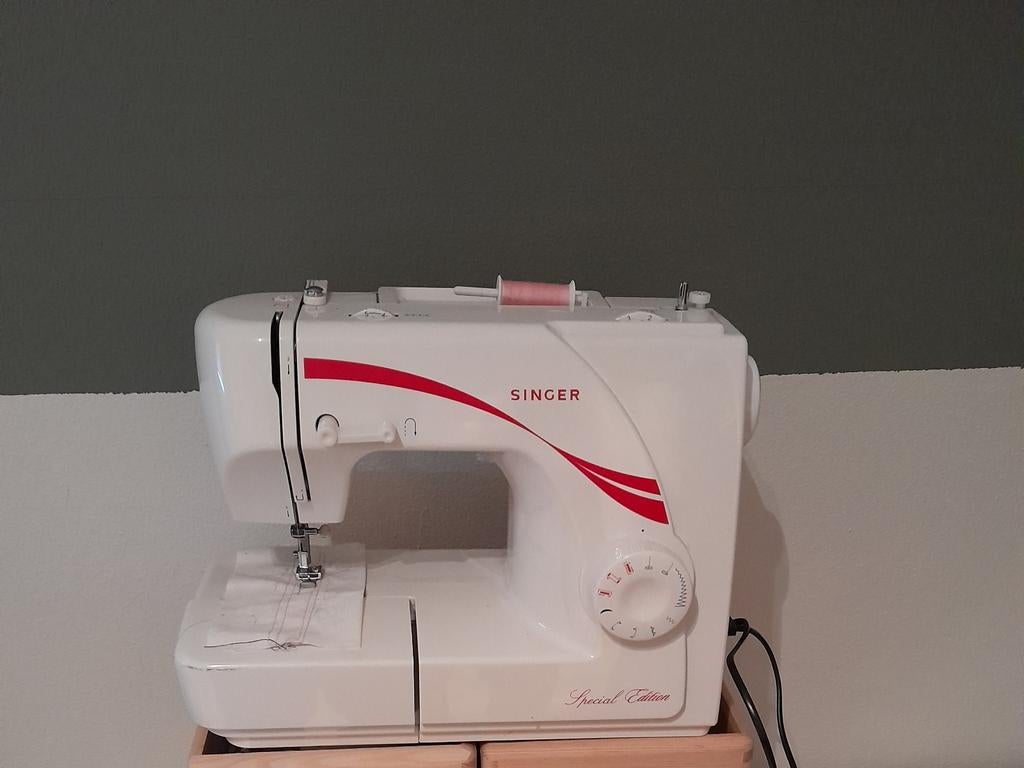 Naaimachine SINGER 1507 Special Edition, Hobby en Vrije tijd, Naaimachines en Toebehoren, Ophalen, Zo goed als nieuw, Naaimachine