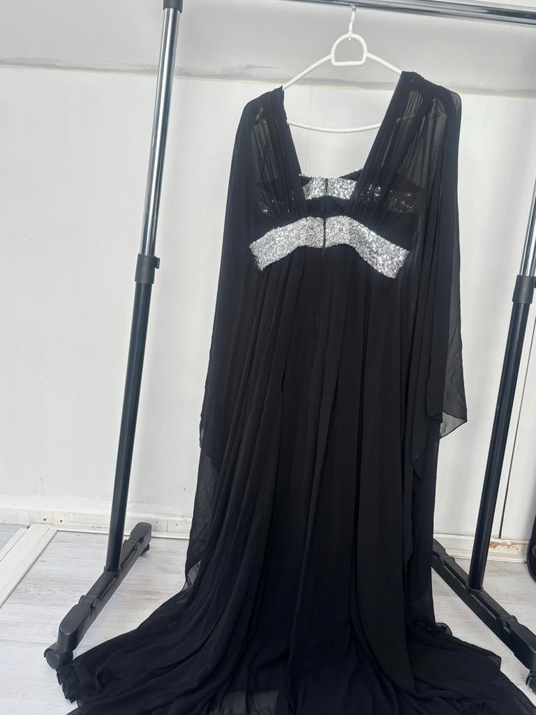 Zwarte jurk met zilveren details, Kleding | Dames, Jurken, Maat 38/40 (M), Zwart, Ophalen of Verzenden, Gedragen