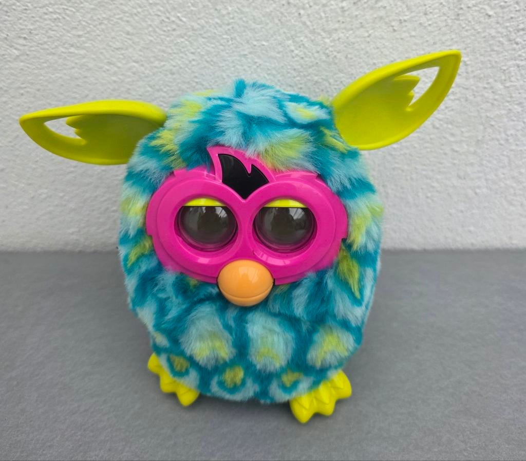 Hasbro Furby met blauw en geel patroon, Ophalen of Verzenden, Jongen of Meisje