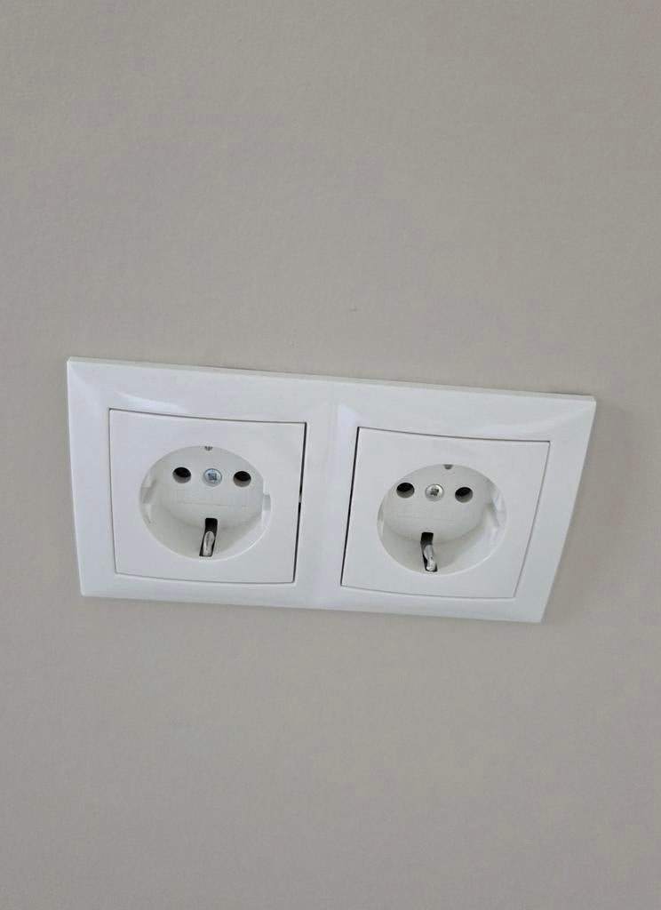 Berker stopcontacten incl. binnenwerk, Doe-het-zelf en Verbouw, Ophalen of Verzenden, Zo goed als nieuw, Stopcontact