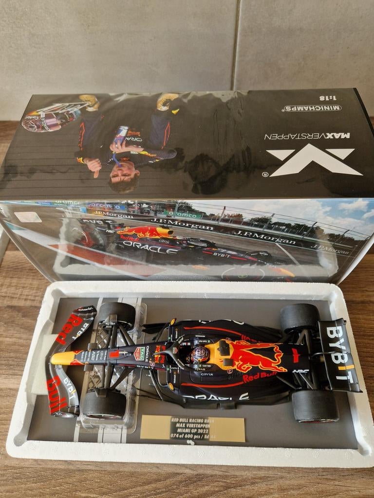 Max verstappen red Bull racing RB18 winnaar miami 2022 1/18, Verzamelen, Verzenden, Zo goed als nieuw, Formule 1