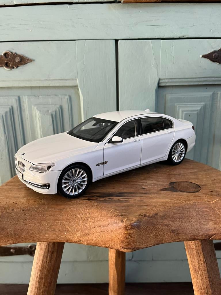 BMW 7 serie Kyosho 1:18 bieden!!, Hobby en Vrije tijd, Modelauto's | 1:18, Ophalen of Verzenden, Zo goed als nieuw, Kyosho