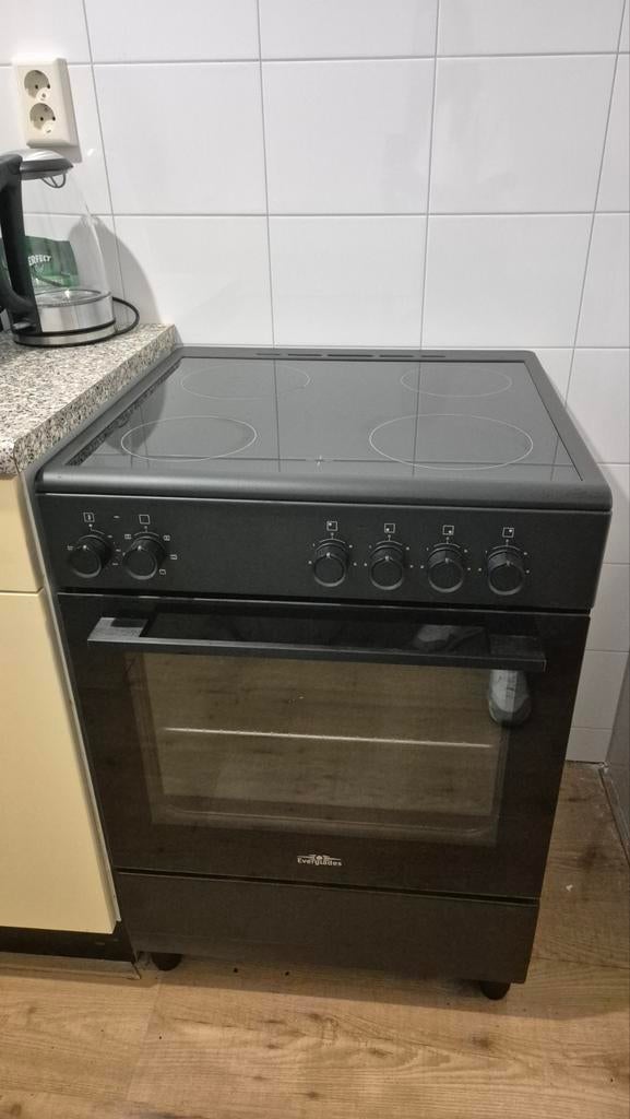 Keramische kookplaat met oven - Zo goed als nieuw, Zo goed als nieuw, Inductie, Vrijstaand, 85 tot 90 cm