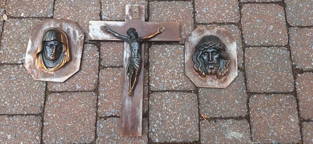 Kruis met Maria en Jezus, Ophalen, Gebruikt, Kettingslot