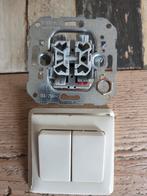 Gira Dubbele Schakelaar - Gebruikt maar Functioneel, Hobby en Vrije tijd, Elektronica-componenten, Ophalen, Gebruikt