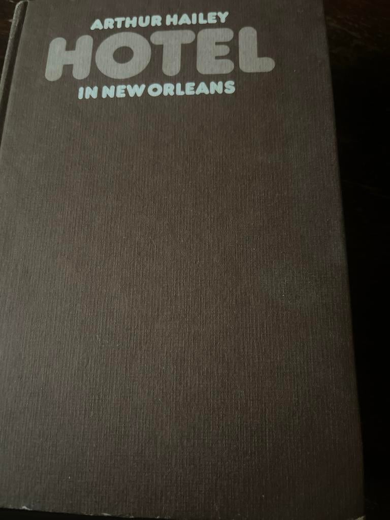 Hotel in New Orleans - Arthur Hailey, Ophalen of Verzenden, Gelezen, Amerika