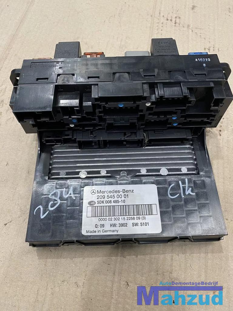 MERCEDES CLK W209 W203 C209 Zekeringkast 2095450001, Auto-onderdelen, Gebruikt, Mercedes-Benz AG, Mercedes-Benz, Ophalen of Verzenden