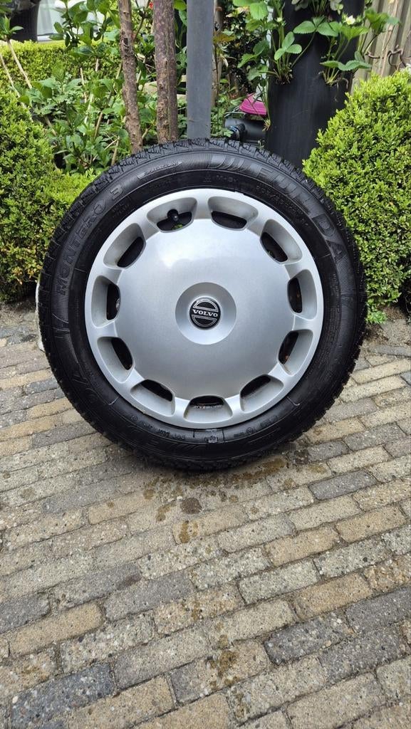 4 Winterbanden met velg 205/55/R16., Ophalen, Zo goed als nieuw