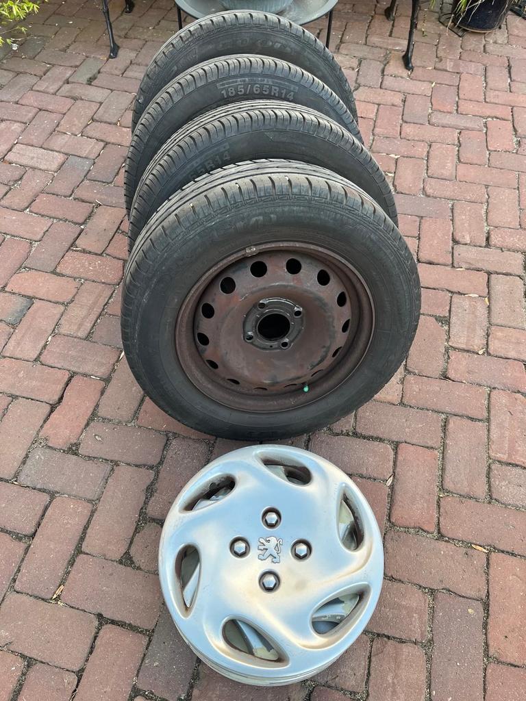Wielenset 185/65/14 o.a. Peugeot 206 - Good Year zomerbanden, Auto-onderdelen, Banden en Velgen, Ophalen, 14 inch, Gebruikt, Banden en Velgen