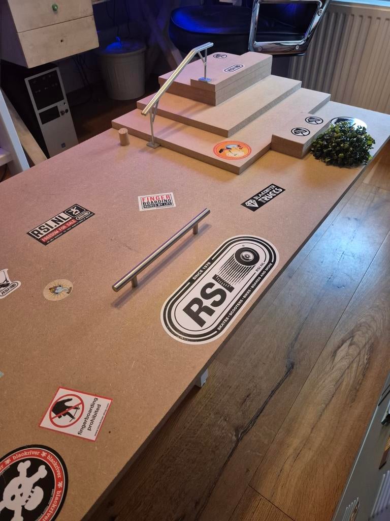 Groot fingerboard Skatepark met obstakels, Ophalen